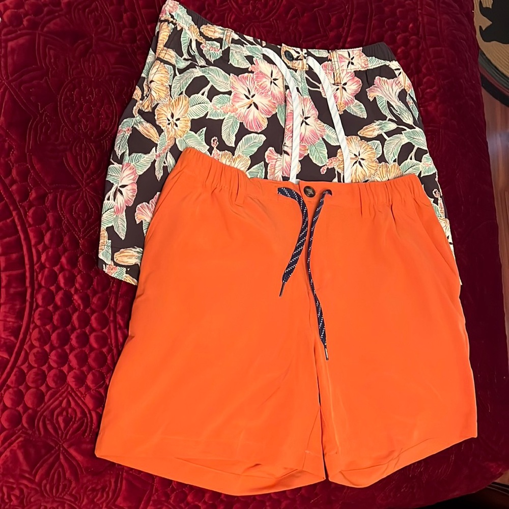 Lot of 2 Chubbies Mens elastic shorts with drawstrings - size XL & 6” inseam